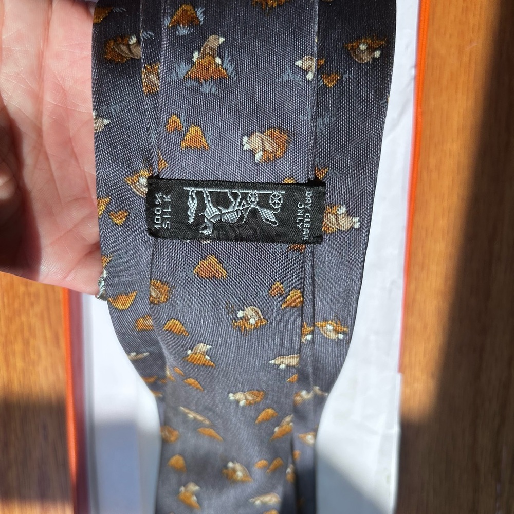 Hermes Gray Silk Tie with Mole Pattern